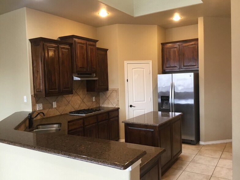 Building Photo - 4112 Chloe Ln