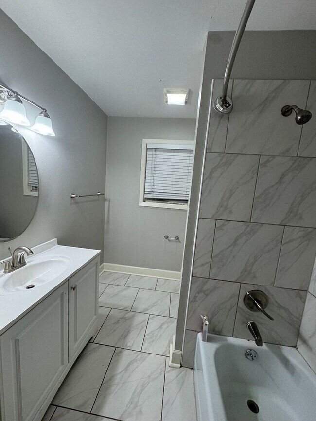 Building Photo - Beautiful 3 Bedroom in Bossier