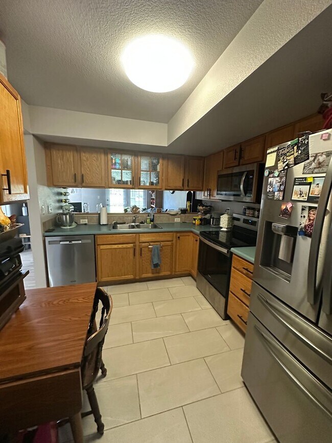 Building Photo - Amazing Ground Level 2 Bedroom!