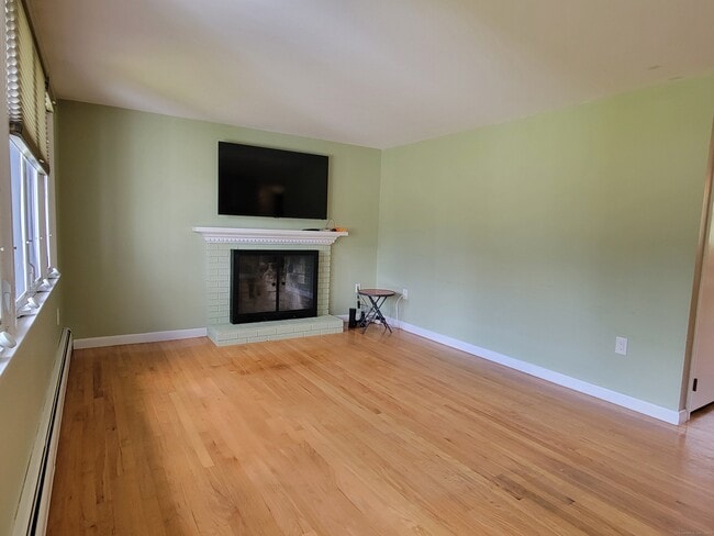 Building Photo - 72 Latham Rd