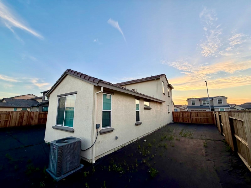 Building Photo - 1570 Pinchot Dr