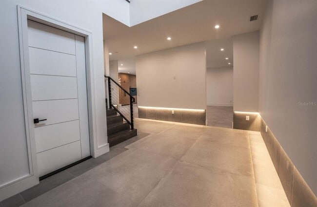 Building Photo - 3010 W Trilby Ave