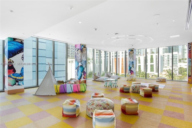 Building Photo - 700 NE 26th Terrace