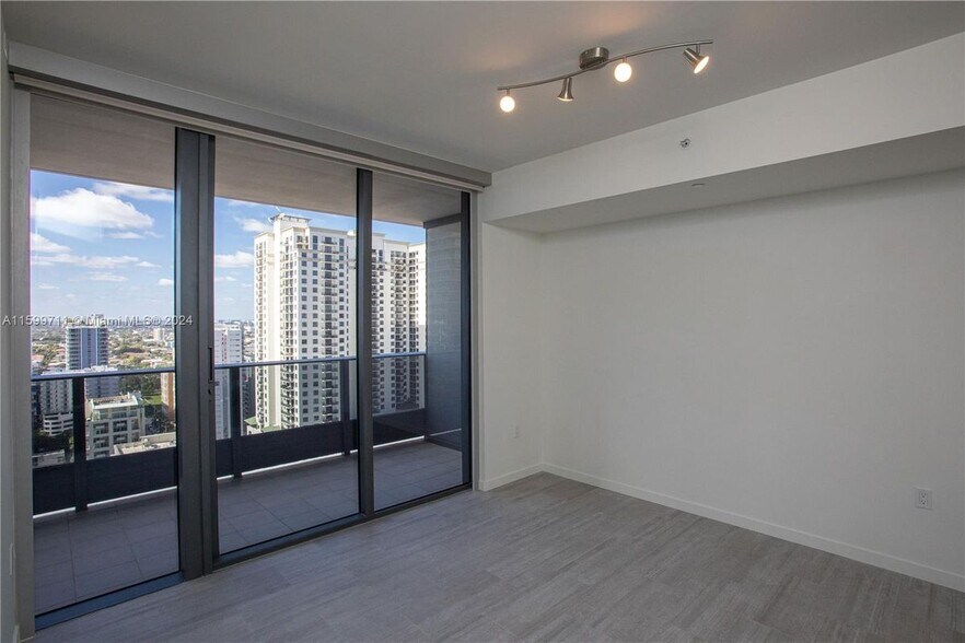 Building Photo - 1000 Brickell Plaza