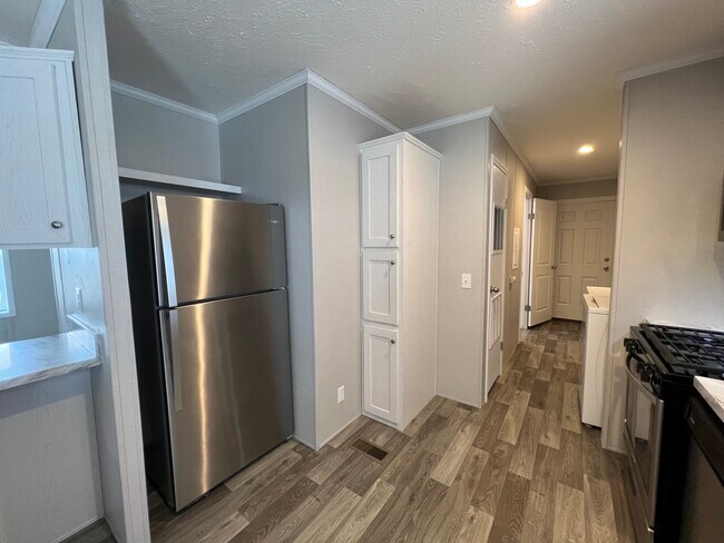 Building Photo - 131 Elm