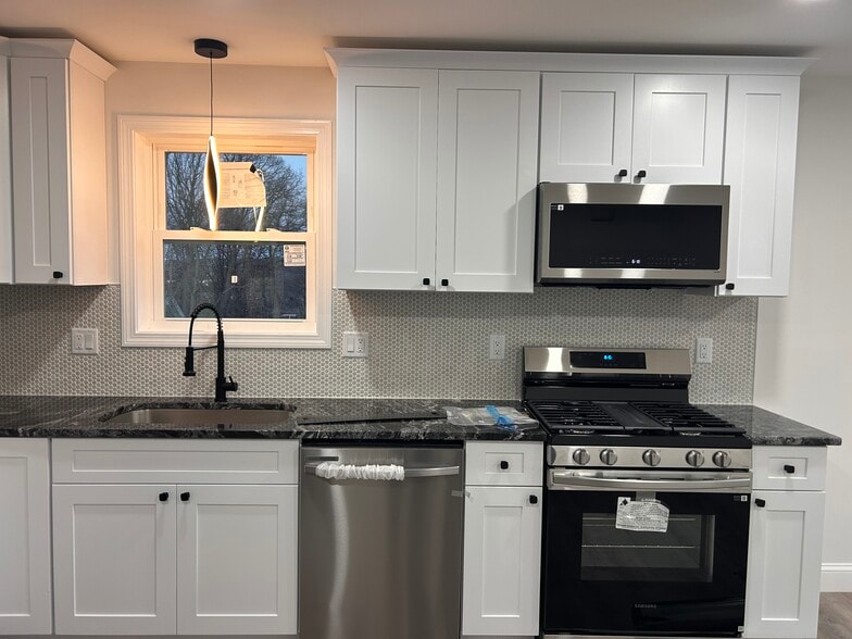 Building Photo - 116 Sherwood St