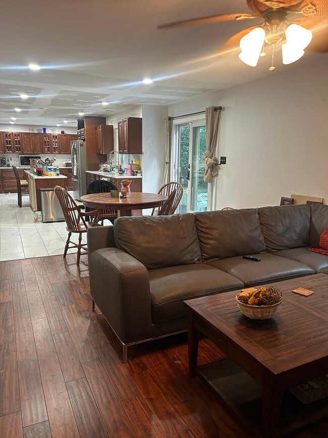 Building Photo - 6610 Cottontail Ct