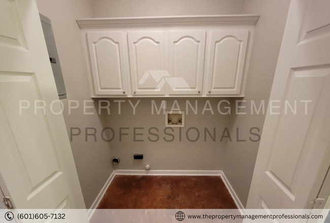 Building Photo - Tranquil Haven for Rent in Charming Brandon!