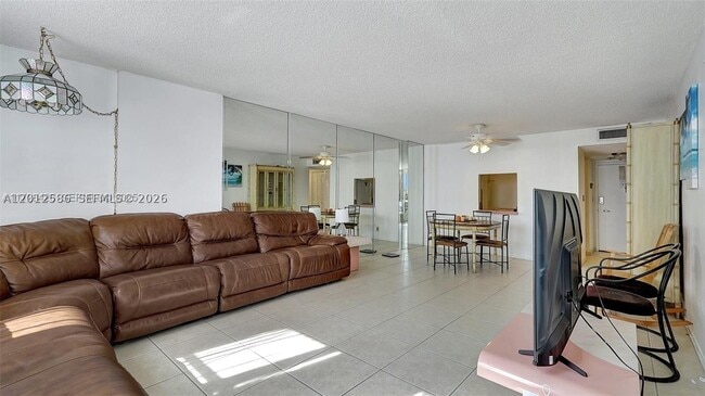 Building Photo - 3015 N Ocean Blvd
