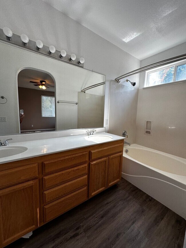 Building Photo - Beautiful Elk Grove Home
