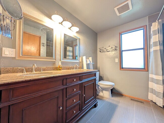 Building Photo - Fantastic 4 Bedroom, 2 Bath Home In The Thurston Area Of Springfield!