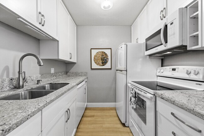 Building Photo - 6202 Friars Rd