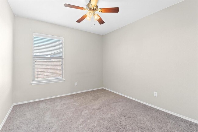 Building Photo - 220 Dolomite Dr