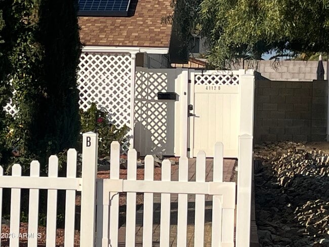 Building Photo - 4112 W Hearn Rd