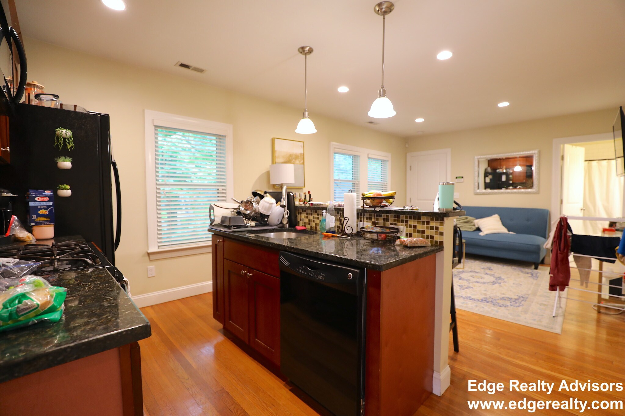 Building Photo - 53 Dunboy St