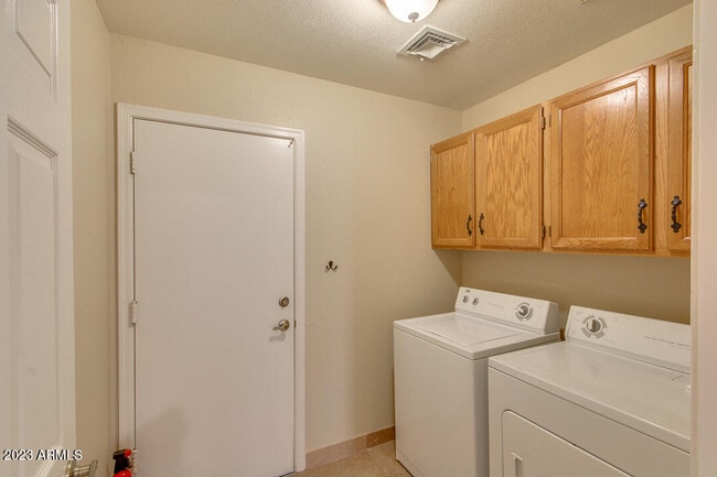 Building Photo - 9526 E Wood Dr