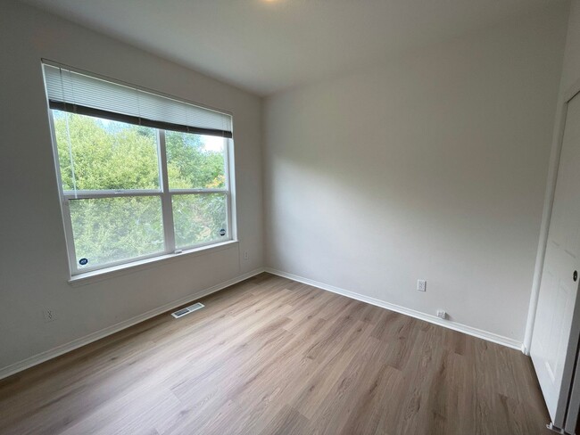 Building Photo - Fantastic Bethany Home with Attached Garag...