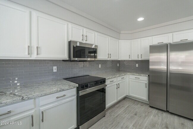 Building Photo - 6326 W El Cortez Pl