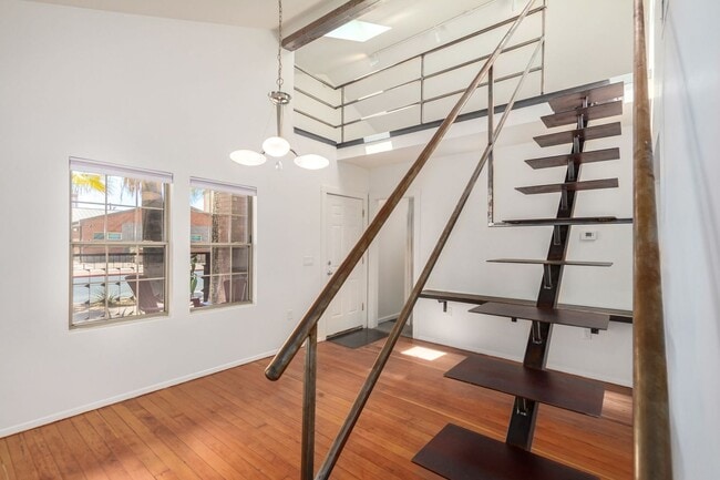 Building Photo - Gorgeous Loft near Roosevelt Row!