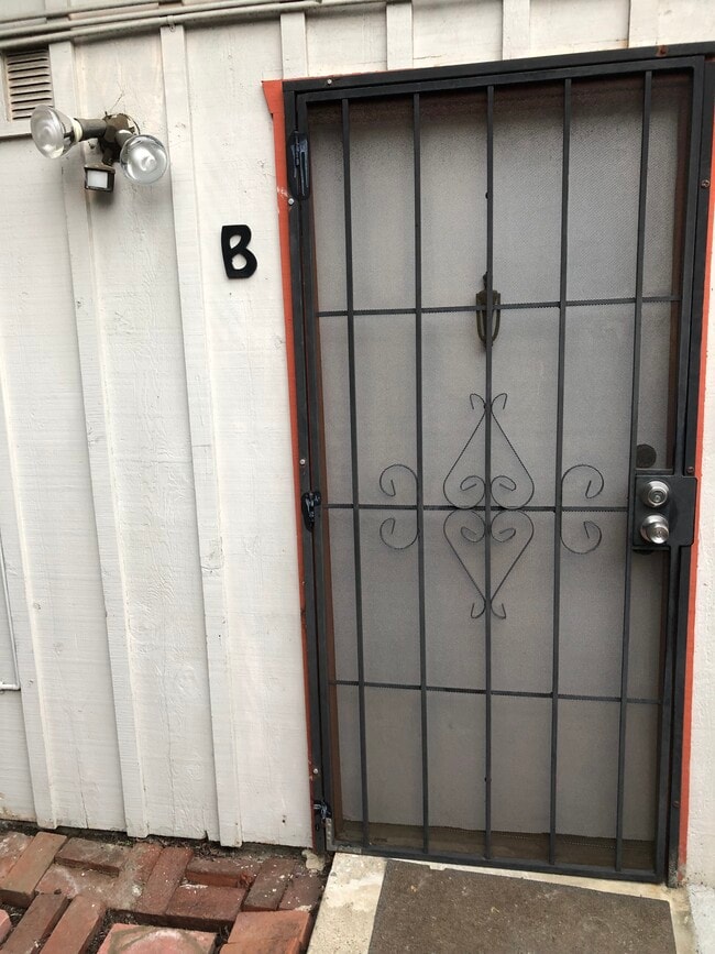 Building Photo - 1428 Yale St