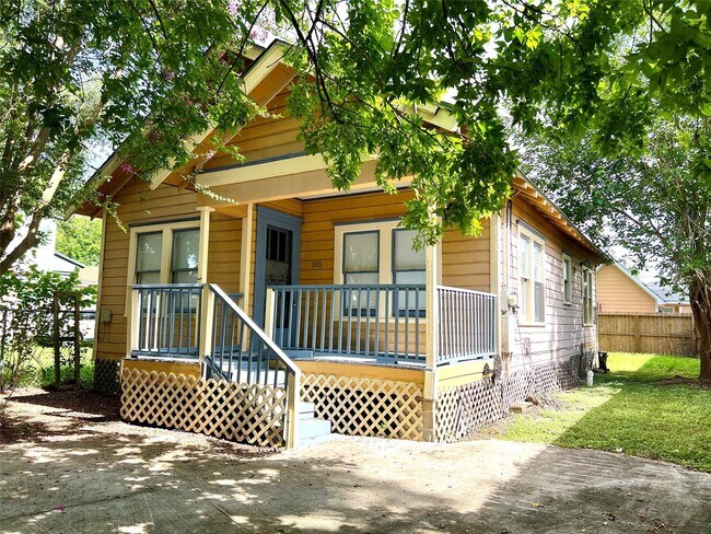 Primary Photo - 515 E 40th St