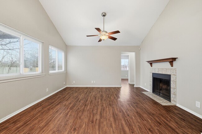 Building Photo - Northwest Crossing Retreat with Greenbelt Views