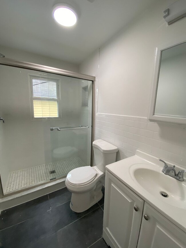 Building Photo - 215 Borden Ave