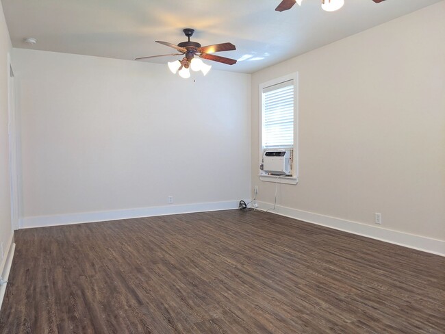 Building Photo - Cute 3 Bed, 1 Bath Home in Bryan for Augus...