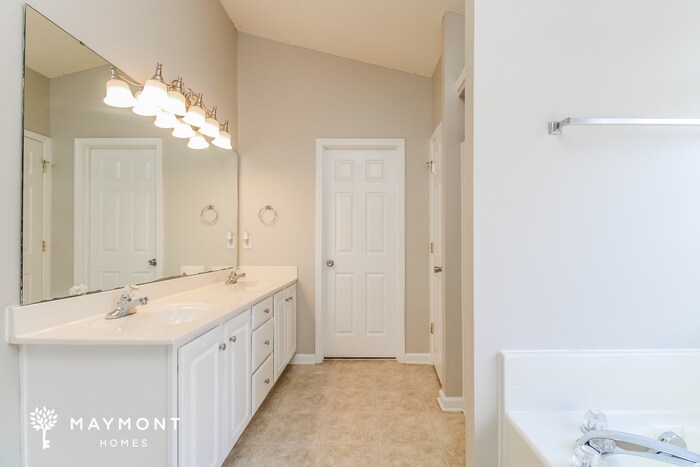 Building Photo - 208 Whixley Ln