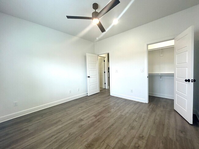 Building Photo - Centerton Home Available NOW! 4 bed, 2 full bath no carpet home. LARGE fenced backyard