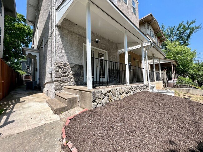 Building Photo - 412 N 32nd St