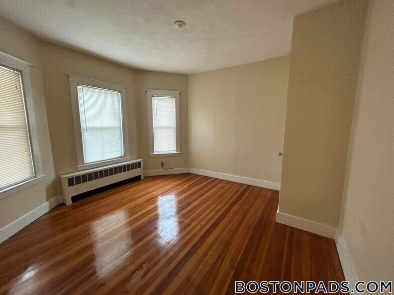 Building Photo - 258 Belmont St