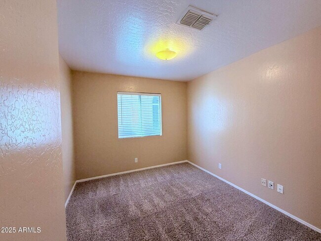 Building Photo - 2293 E Longhorn Pl