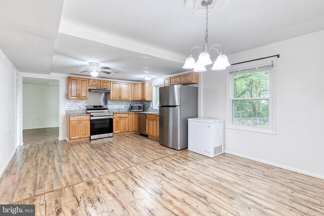 Building Photo - 2249 Four Seasons Dr