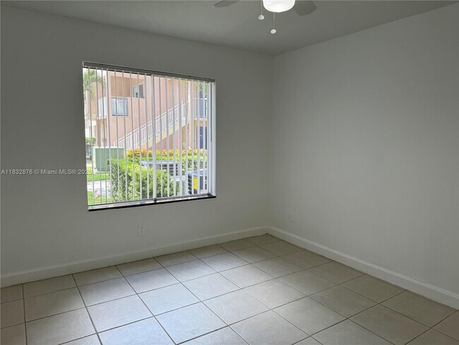 Building Photo - 10410 SW 157th Ct