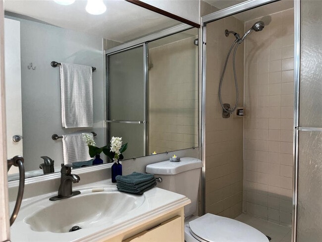 Building Photo - 111 Lake Emerald Dr