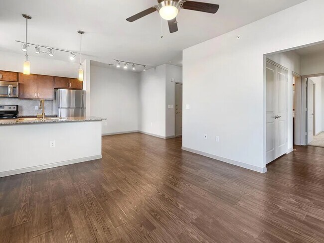 Building Photo - Live in Richmond – Get 1 Month Free Rent!