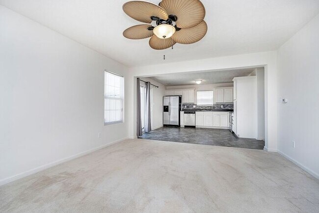 Building Photo - Spacious 3 Bed 2.5 Bath Home in Parks at W...