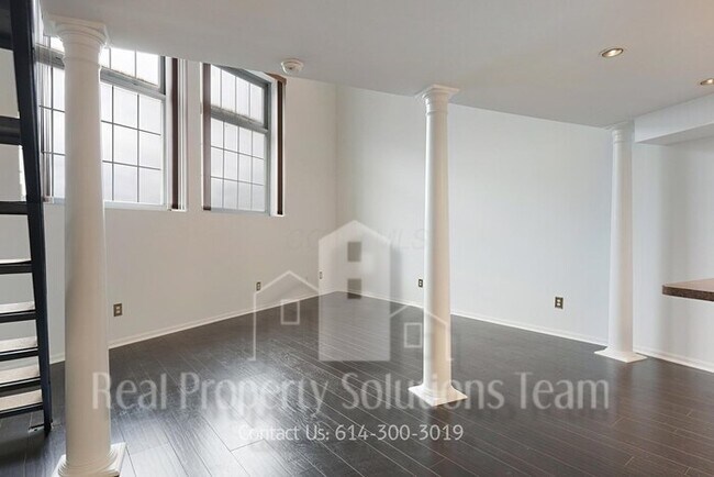 Building Photo - Downtown Condo!