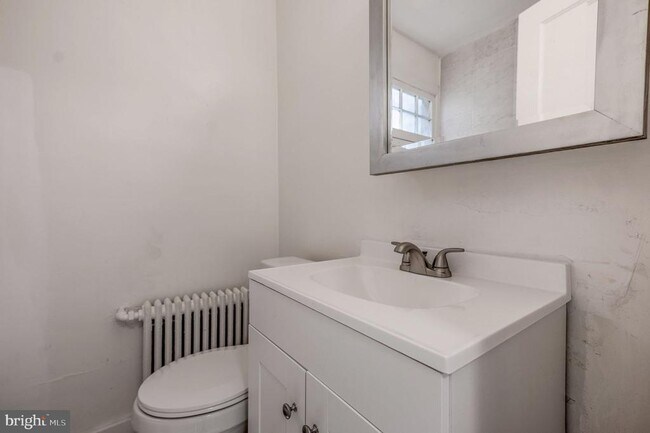 Building Photo - 2538 9th St NW