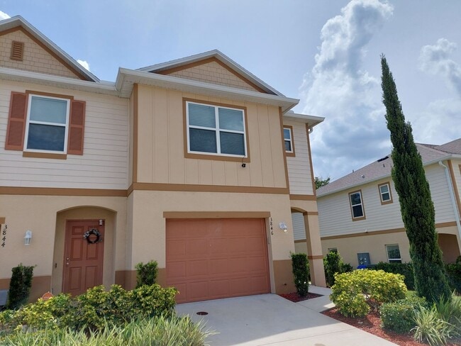 Building Photo - Beautiful 3 Bedroom 2 1/2 Bathroom House i...