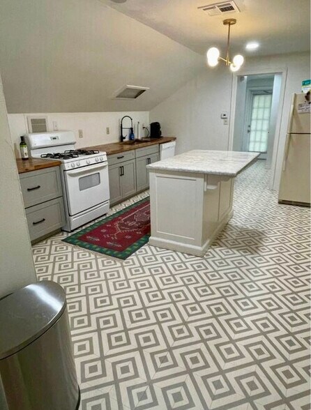 Building Photo - 58 N Reed Ave