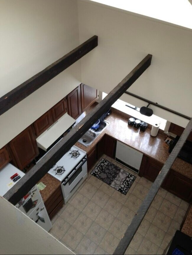 vaulted ceiling in kitchen - 128 W Sycamore St