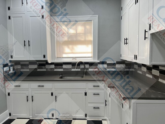 Building Photo - Cozy 2 Bedroom