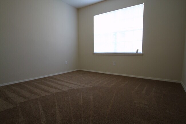 Building Photo - The Preserve @ Temple Terrace - 1 bed/1 bath, 3rd floor condo
