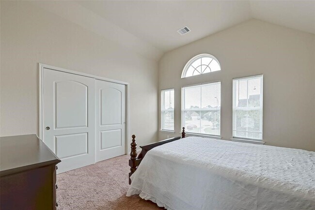 Building Photo - 15023 Russet Bend Ln