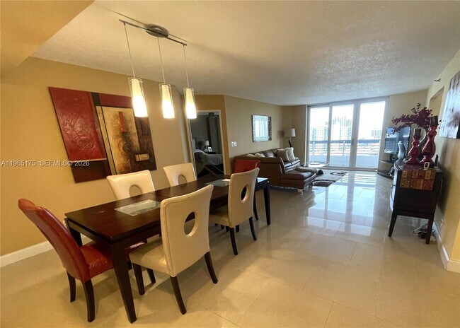 Building Photo - 19195 NE 36th Pl