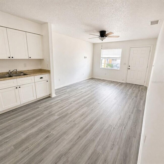 Building Photo - 8305 N Marks St