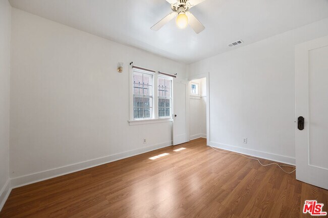 Building Photo - 1712 1/2 W 39th St