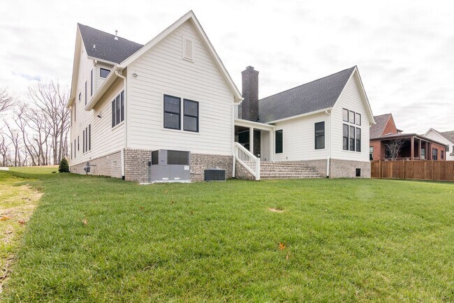 Building Photo - Like New 4 Bedroom Luxury Home in Franklin TN